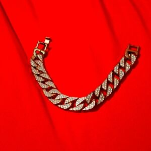 Gold and diamond linked braclet